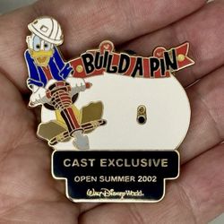 Disney WDW Cast Exclusive Build A  Base Donald LE   13115 Pin