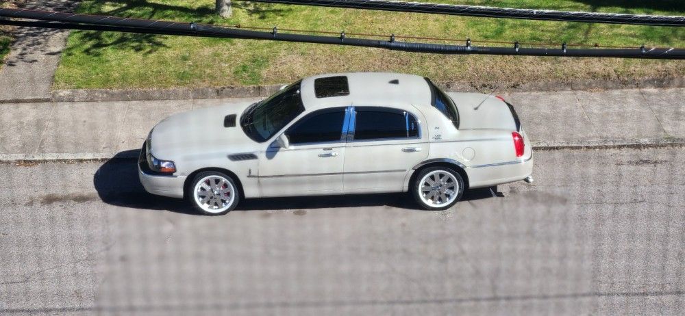Set Of Tires And Rims 750 Each Town Car 114 Rins Tires