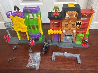 Fisher-Price Imaginext DC Gotham City Playset Lot 5 Figures & Batcycle never played with just $30