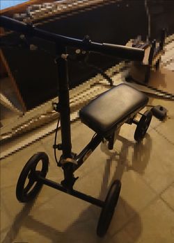 Knee scooter