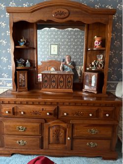 Dresser with top
