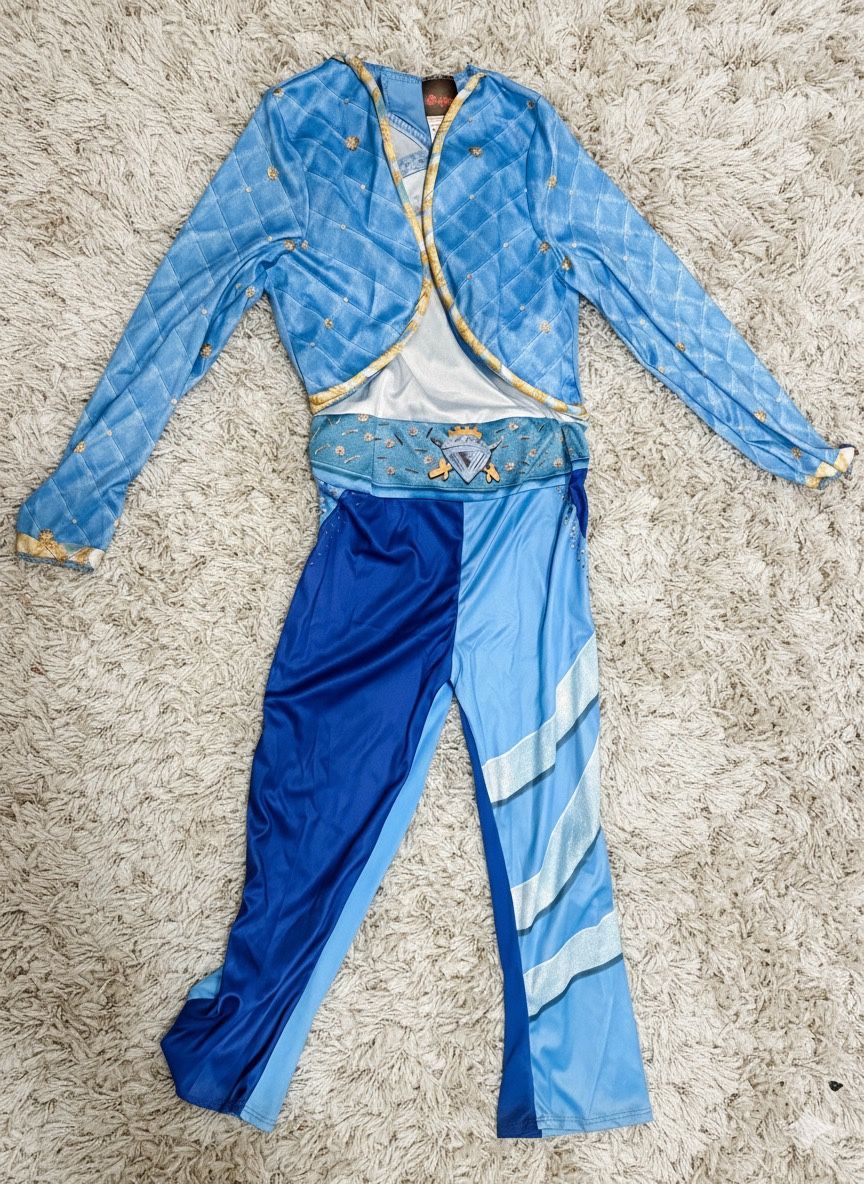 Evie From Descendants - Halloween Costume