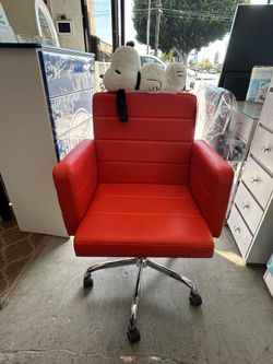 Snoopy chair new in box