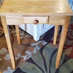 Small Wooden TABLE Like NEW 