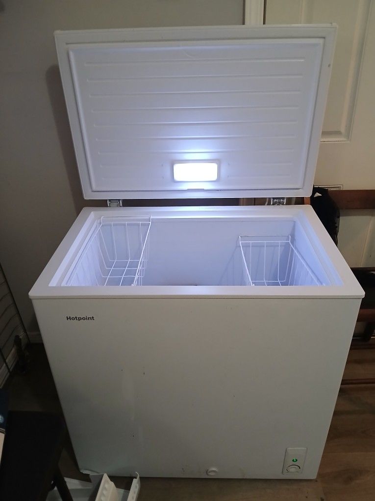 Hotpoint 7.1 Cu. Ft Deep Freezer