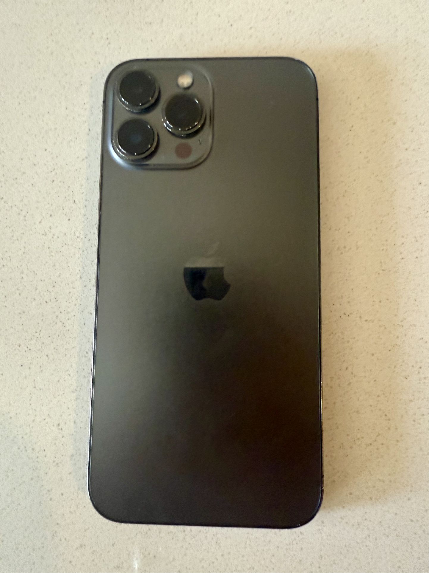 iPhone 16 Pro - 256gb - $600
