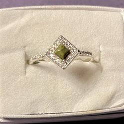  Women’s Sterling Silver Ring 