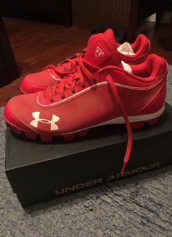 Baseball cleats