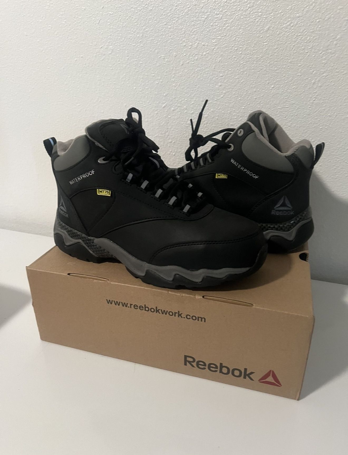 Women's Waterproof Work Boot Size 8