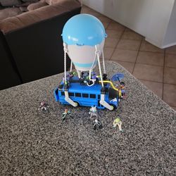 Fortnite Battle Royale Bus