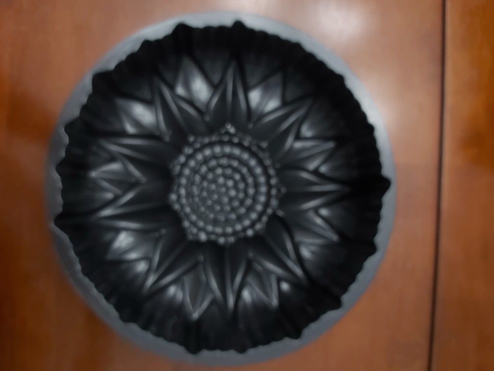 Nordic Ware Sunflower Bundt Cake Pan Mold Cast 10 Cup Aluminum Baking