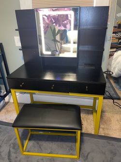 Vanity Desk With Mirror