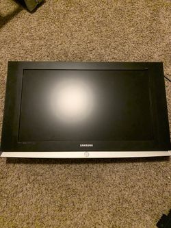 32” Samsung flatscreen with wall mount free