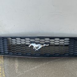 2005 - 2009 Ford Mustang V6 Front Grille W/emblem 6R33-8200-AAW