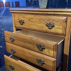 Solid Wood Tall Chest With Big Drawers. Drawers Sliding Smoothly. Delivery Available 