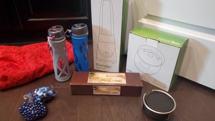 Brand New Blender And Food Scale / Servers/ Coasters/ Water Bottles/ Table Cloth 