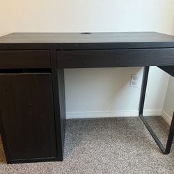 IKEA MICKE Desk