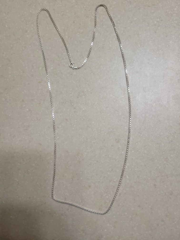 Sterling Silver Necklace. Weight Is 16.5 Grams