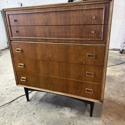 Vintage Bassett Mid century Modern 5 Drawer Dresser