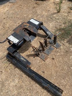 Fifth- wheel trailer