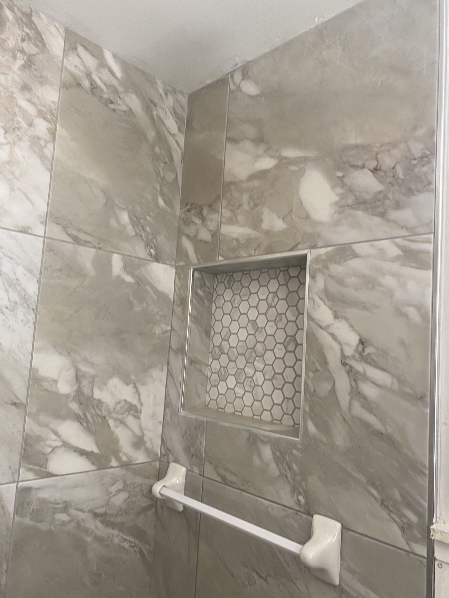 Bathroom tile for Sale in Temple Terr, FL OfferUp