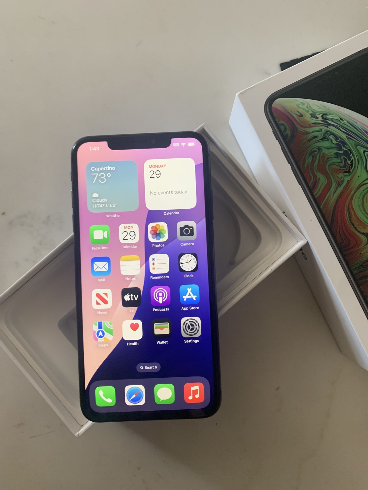 iPhone Xs Max ( UNLOCKED )