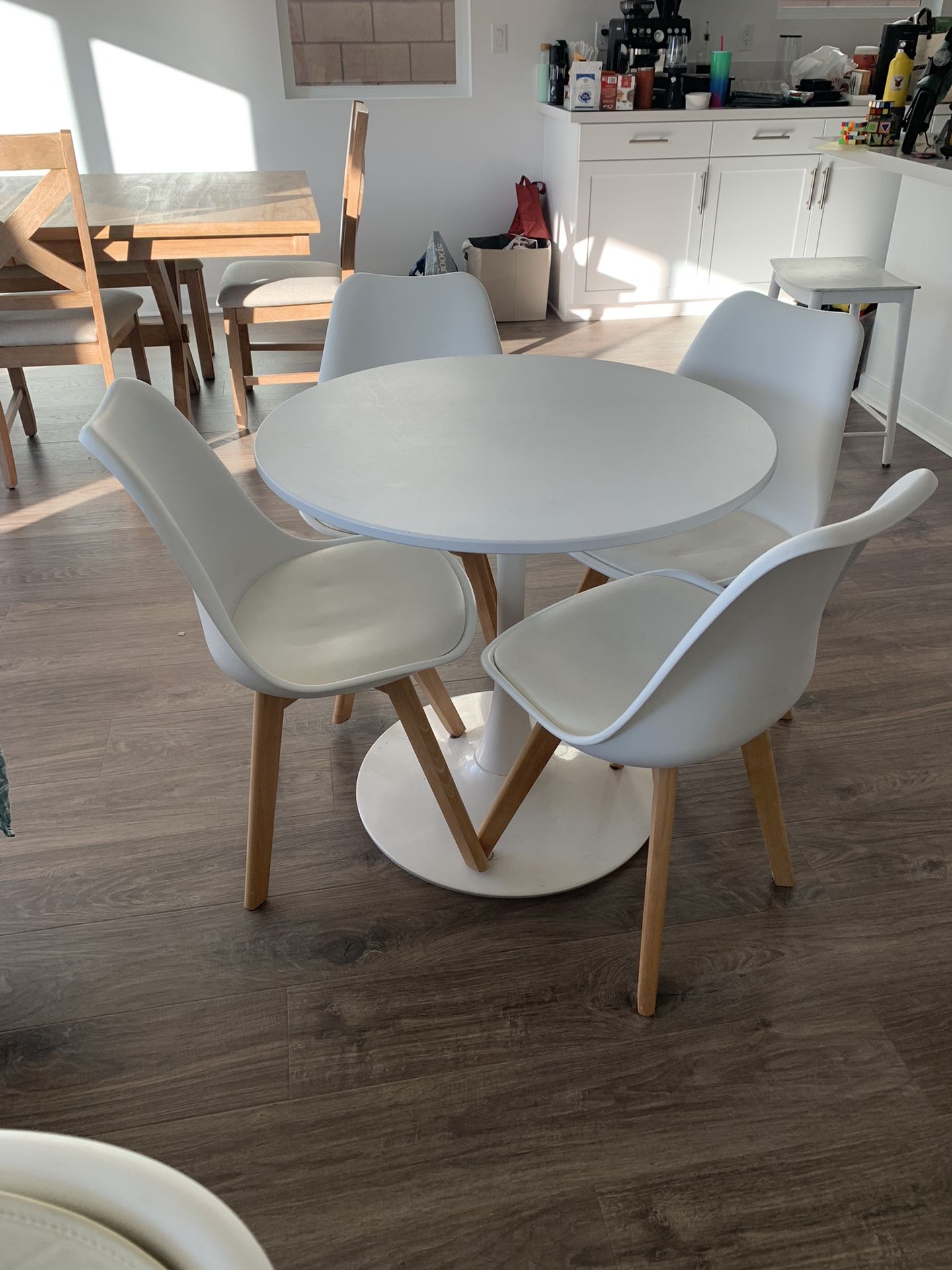 kitchen table and 4 chairs