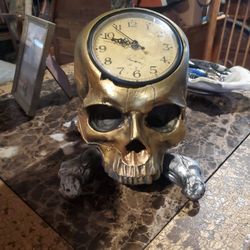 Skull Clock Working Good