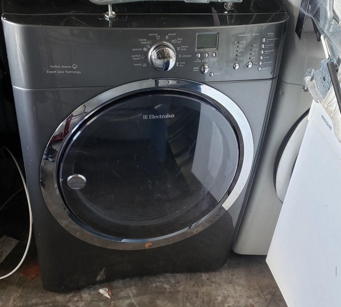 Beautiful Electrolux dryer working great delivery available