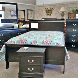 GORGEOUS, STURDY Bedroom Set at an AMAZING PRICE!