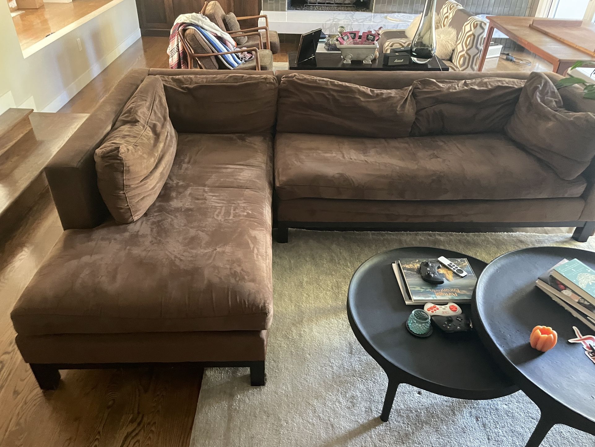Crate and Barrel sofa Couch Lounge