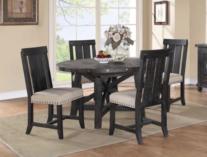Gorgeous Extendable Dining Room Set With 4 Cushioned Chairs