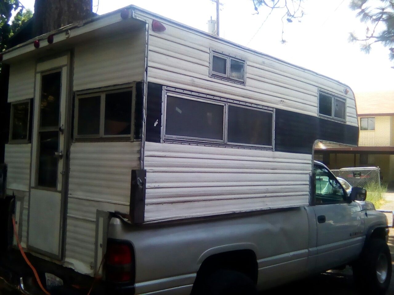 ITS A FIXEY OLD IE BUT GOODIE CAMPER