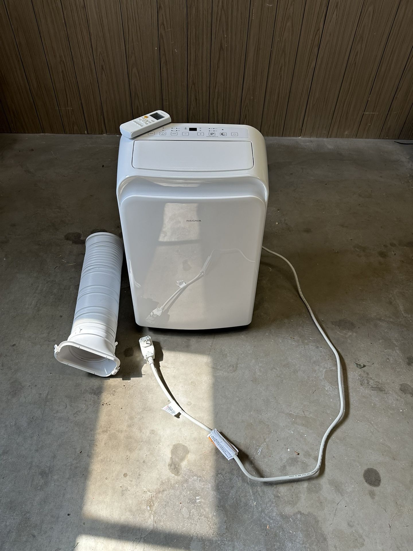 Insignia™ - 250 Sq. Ft. Portable Air Conditioner - White
