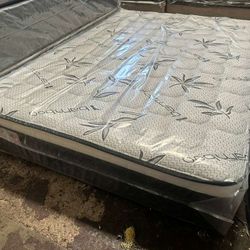 Queen sizes black series Euro Pillow Top 12” medium firm 🆕  In Plastic   Mattress only $199  Mattress with box spring $260  Delivery $30 All sizes av