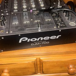 Pioneer DJM-700 Pre-owned 