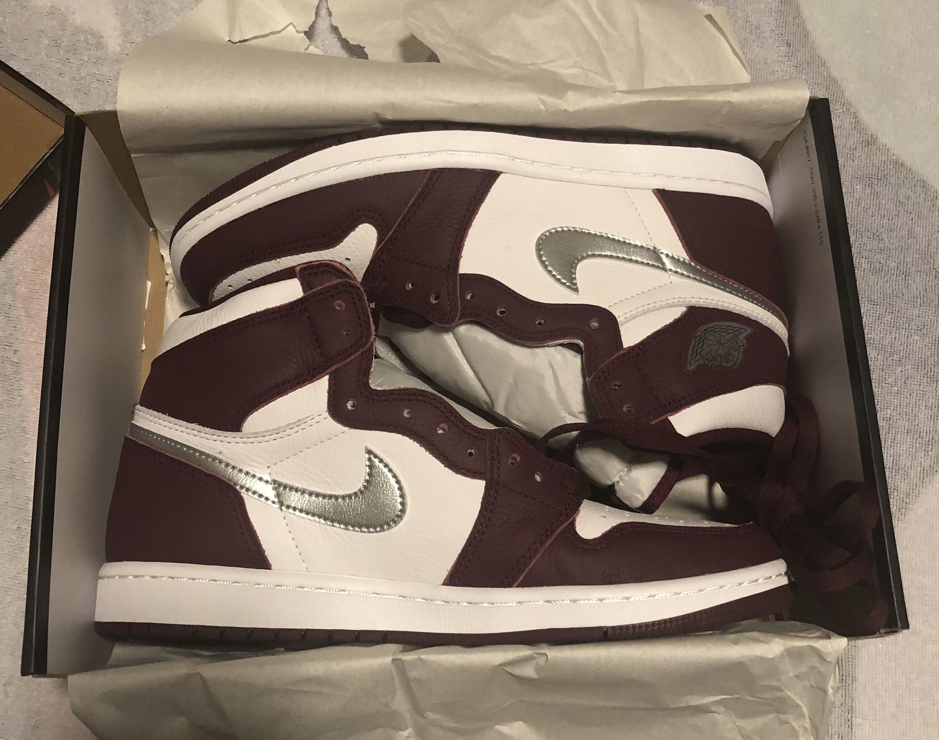 NEW Jordan 1 Retro High Bordeaux - Size 8.5 - 555088-611