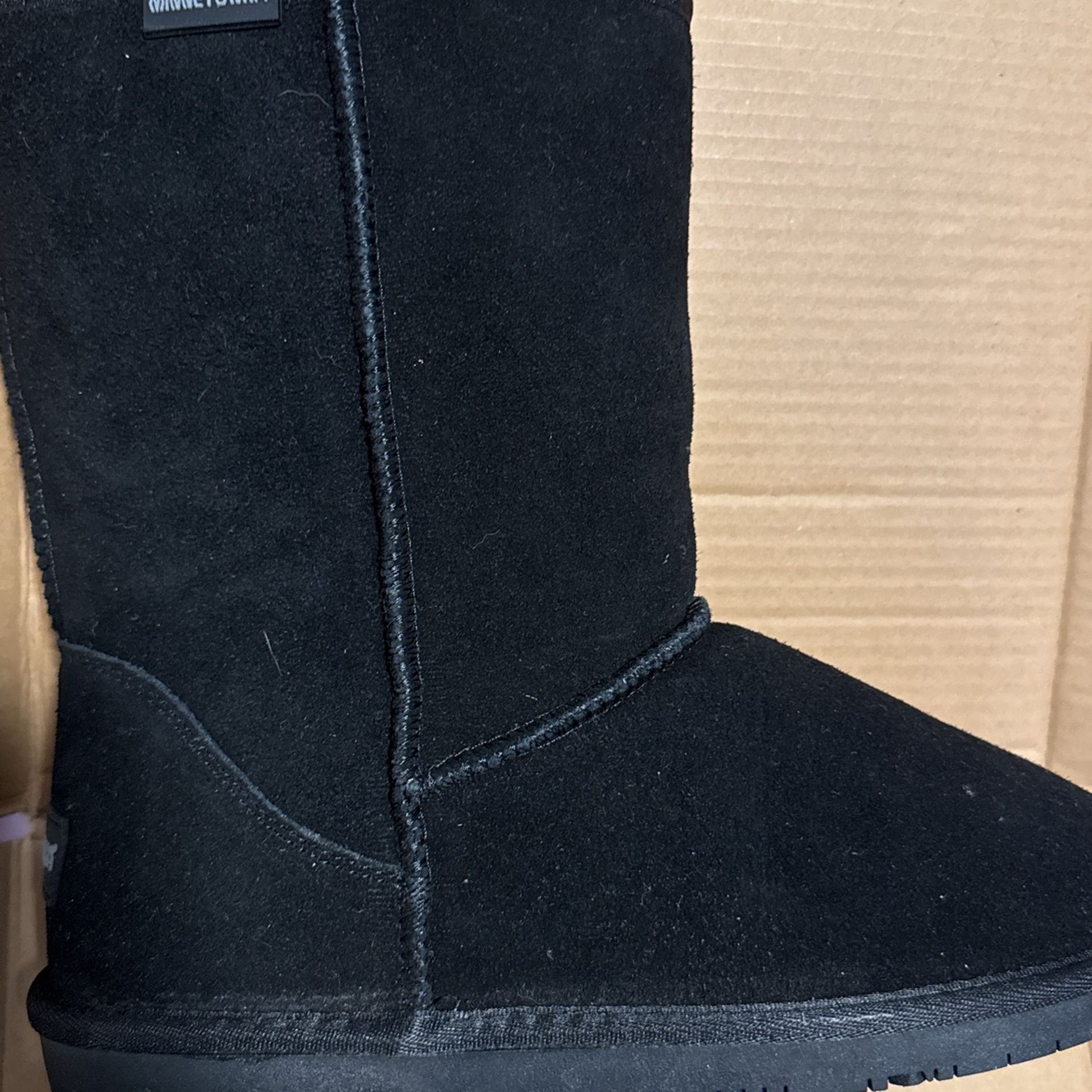 Minnetonka Boots Size 10