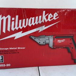 Milwaukee 6.8 Amp 18-Gauge Shear