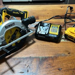 Dewalt 12v Circular Saw With 2 Batteries And Charger