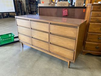 DIXIE Walnut Finished Mid-Century Modern 9 Drawer Dresser