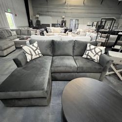 2pc Sectional w/ Reversible Chaise
