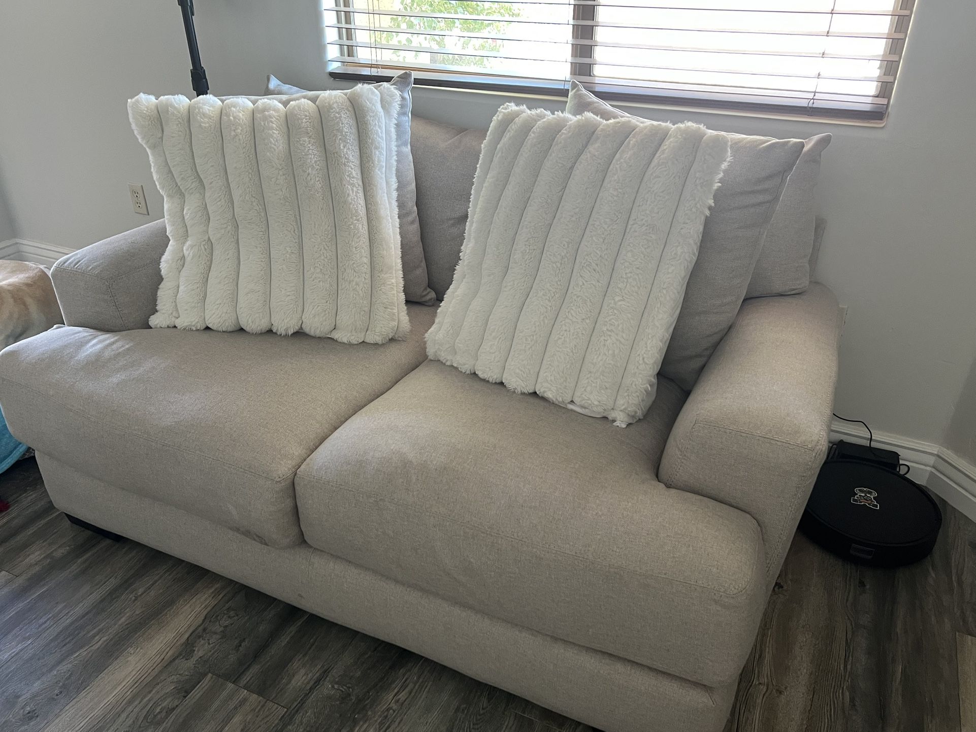 Comfy Modern Loveseat – Great Condition!