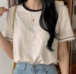 White embroidered tee large