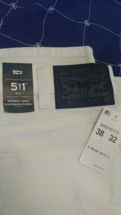 White Levi's pants