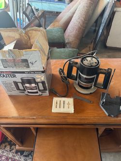 Black & Decker Electric Wood Router with Bits