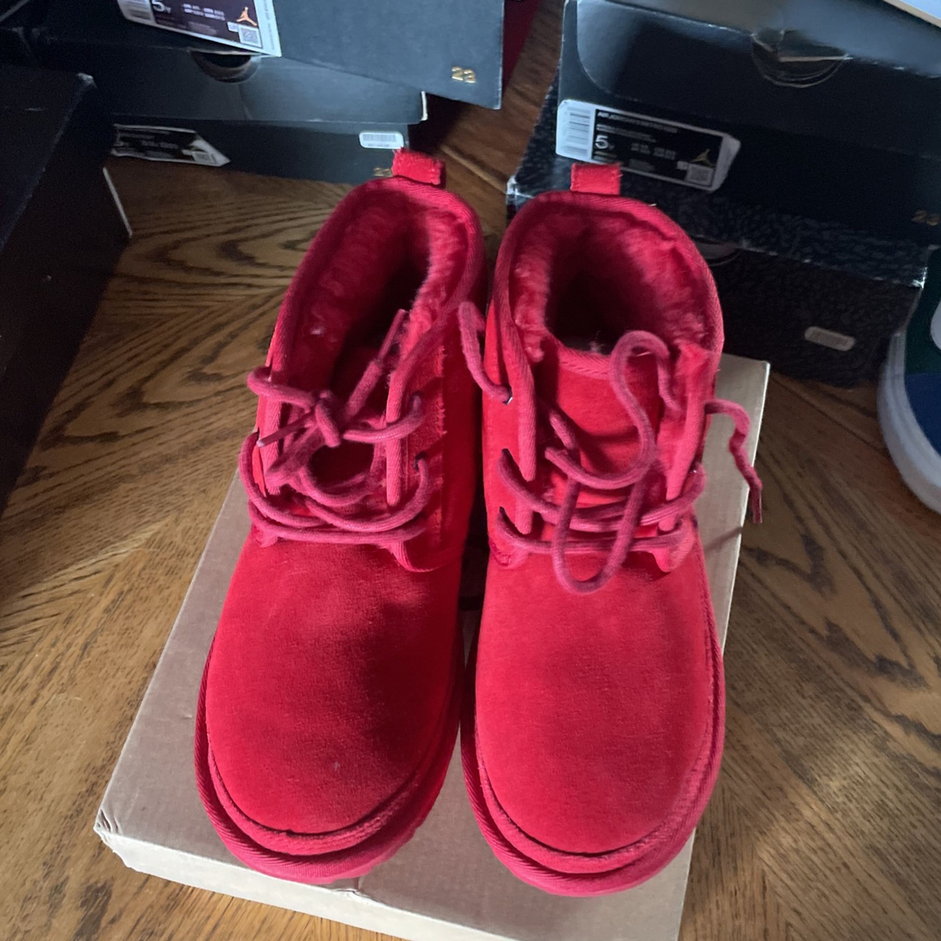 very nice uggs size 5.6
