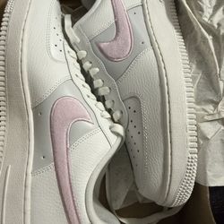 Size 10 Nike Air Force 1 '07 Low Summit White Regal Pink women size 10