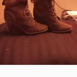 Size 7 Levi's Brown Wedges 