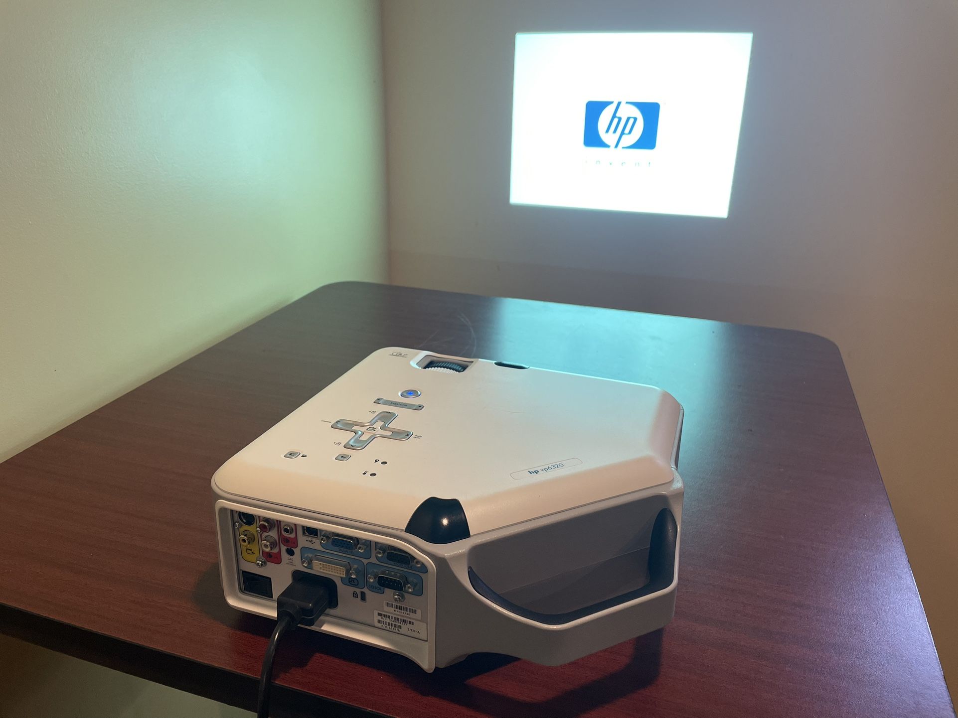 HP vp6320 DLp Projector